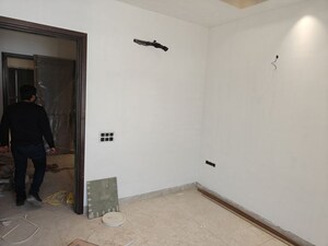 Room in 3 BHK Builder Floor at Mahendru Enclave – for Sale