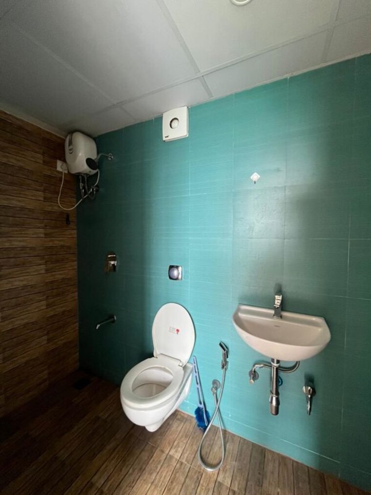 Attached Bathroom, lodha-codename-golden-sunrise 2 Bedroom 720 Sq.Ft. Apartment In Dombivli East Thane 10022183