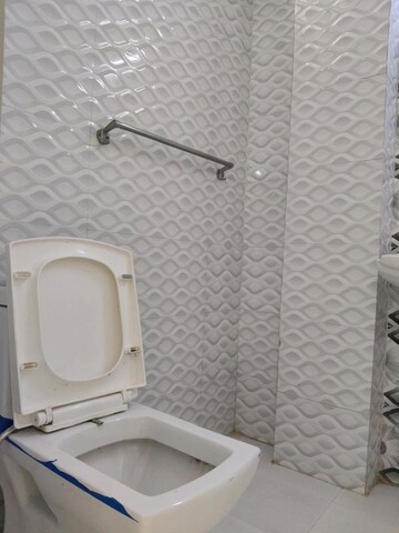 Bathroom in 2 BHK Builder Floor at Relaxo Apartment, Sector 46 – for Rent