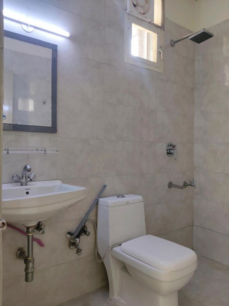 Bathroom, relaxo-apartment 2 Bedroom 207 Sq.Yd. Builder Floor In Sector 46 Gurgaon 9923290