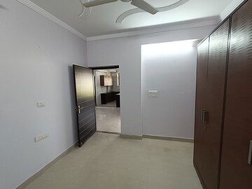 Room in 3 BHK Apartment at Sector 13 Dwarka – for Rent