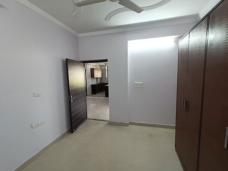 Room, sector 13 dwarka 3 Bedroom 1500 Sq.Ft. Apartment In Sector 13 Dwarka Delhi 10022225