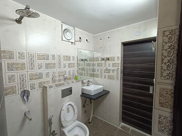 Master Bedroom in 3 BHK Apartment at Sector 13 Dwarka – for Rent