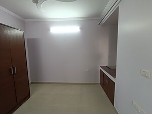 Room in 3 BHK Apartment at Sector 13 Dwarka – for Rent