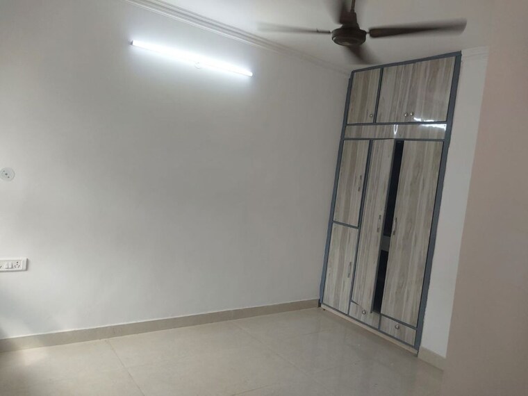 Room, sector 13 dwarka 3 Bedroom 1500 Sq.Ft. Apartment In Sector 13 Dwarka Delhi 10022225