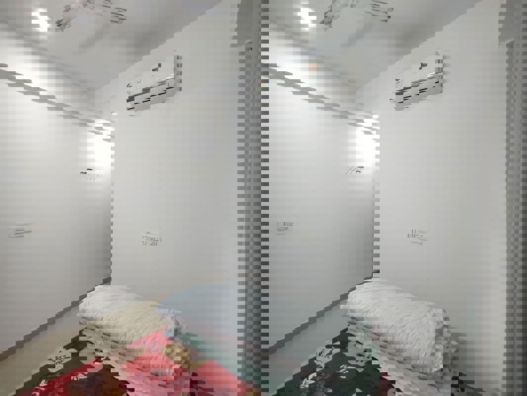 3 BHK 200 Sq.Yd. Apartment in Raheja The Delhi Mall