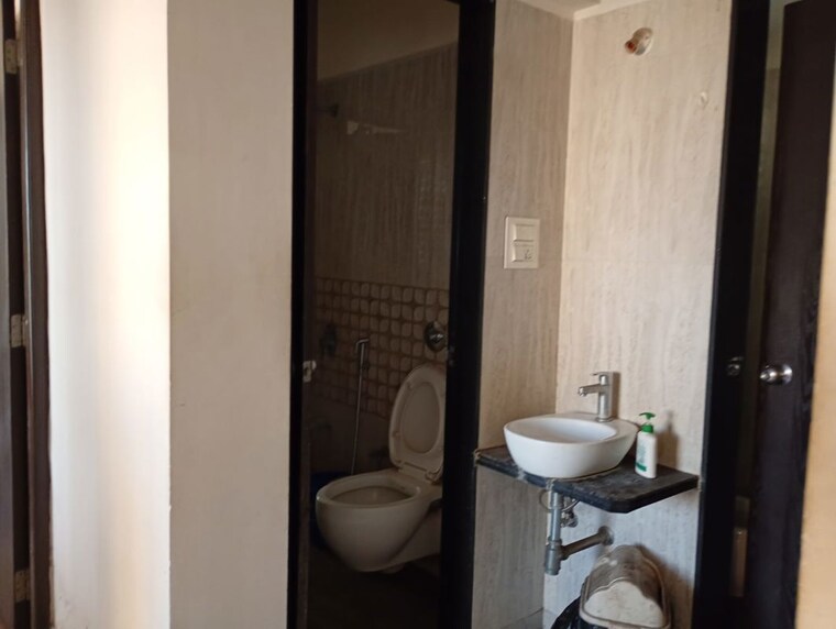 Bathroom, koldongri 1 Bedroom 500 Sq.Ft. Apartment In Koldongri Mumbai 10022234