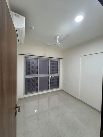 Room in 2 BHK Apartment at Piramal Vaikunth, Balkum Pada – for Rent