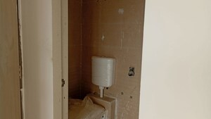 Bathroom in 1 BHK Apartment at Andheri East – for Rent