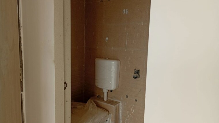 Bathroom, andheri east 1 Bedroom 400 Sq.Ft. Apartment In Andheri East Mumbai 10022248