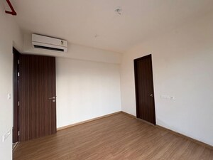 Room in 1 BHK Apartment at One Indiabulls Thane, Pokhran Road No Two – for Rent