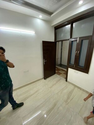 Room in 3 BHK Builder Floor at Niti Khand I – for Rent