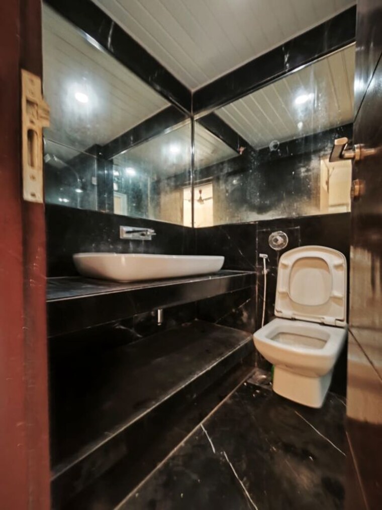 Bathroom, rna-continental 3 Bedroom 1650 Sq.Ft. Apartment In Chembur Mumbai 10022355
