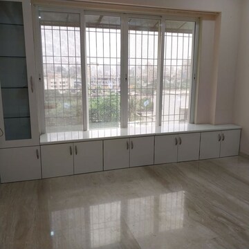 Room in 2 BHK Apartment at Bhatia Esspee Towers, Borivali East – for Rent