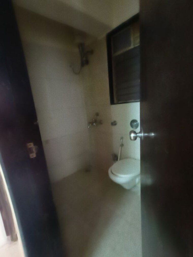 Bathroom, bhatia-esspee-towers 2 Bedroom 650 Sq.Ft. Apartment In Borivali East Mumbai 10022369
