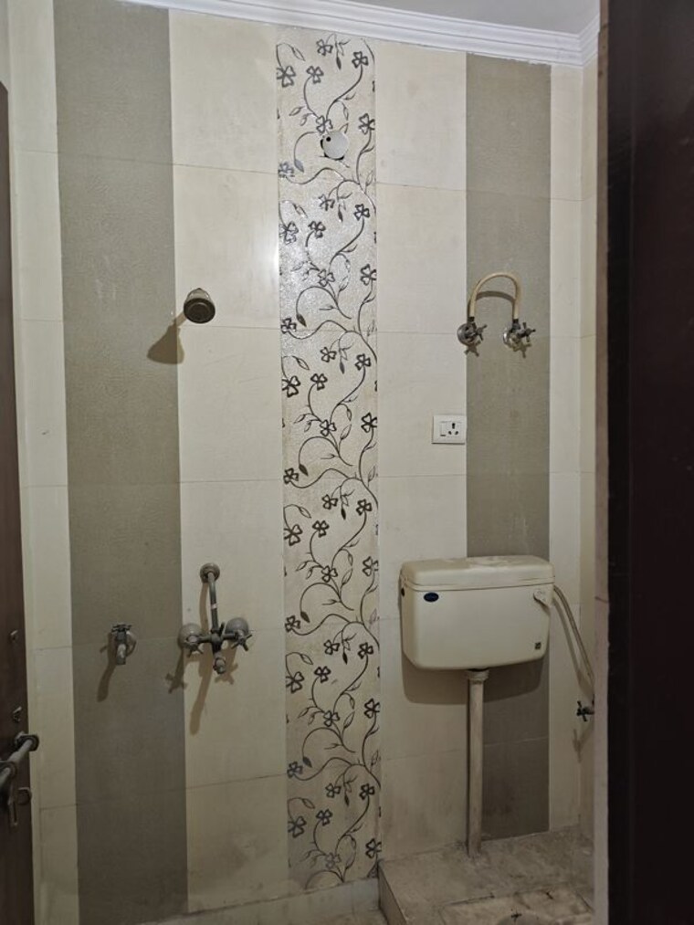Bathroom, vasundhara sector 3 2 Bedroom 850 Sq.Ft. Builder Floor In Vasundhara Sector 3 Ghaziabad 10022380