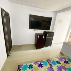 1 RkBuilder Floor For Rent in DLF City Phase III