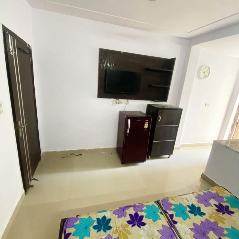 1 RkBuilder Floor For Rent in DLF City Phase III