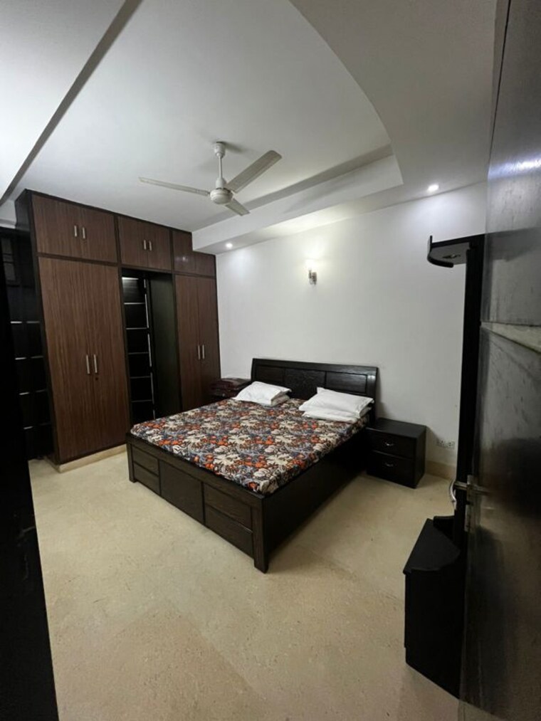 Bedroom, east of kailash 3 Bedroom 200 Sq.Yd. Builder Floor In East Of Kailash Delhi 10022391