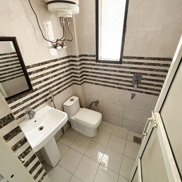 Bathroom in 1 RK Builder Floor at DLF City Phase III, Dlf Cyber City – for Rent