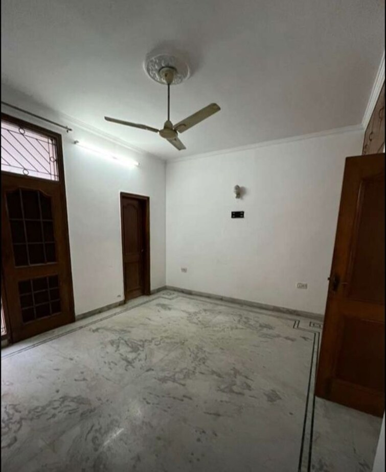 Room, sector swarn nagri 2 Bedroom 2100 Sq.Mt. Independent House In Sector Swarn Nagri Greater Noida 10022451