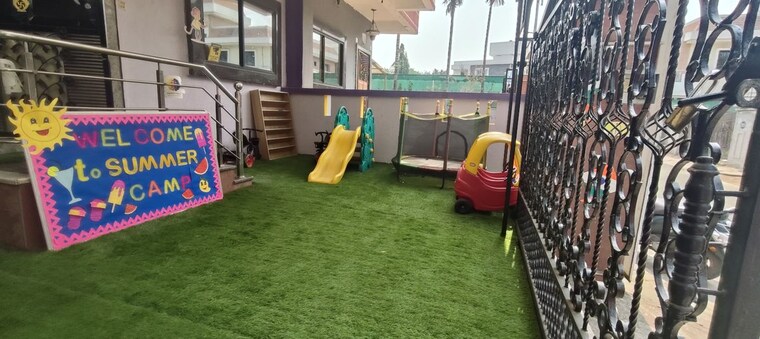  Parking, magarpatta-city-mulberry-gardens 3.5 Bedroom 3200 Sq.Ft. Villa In Hadapsar Pune 10022485