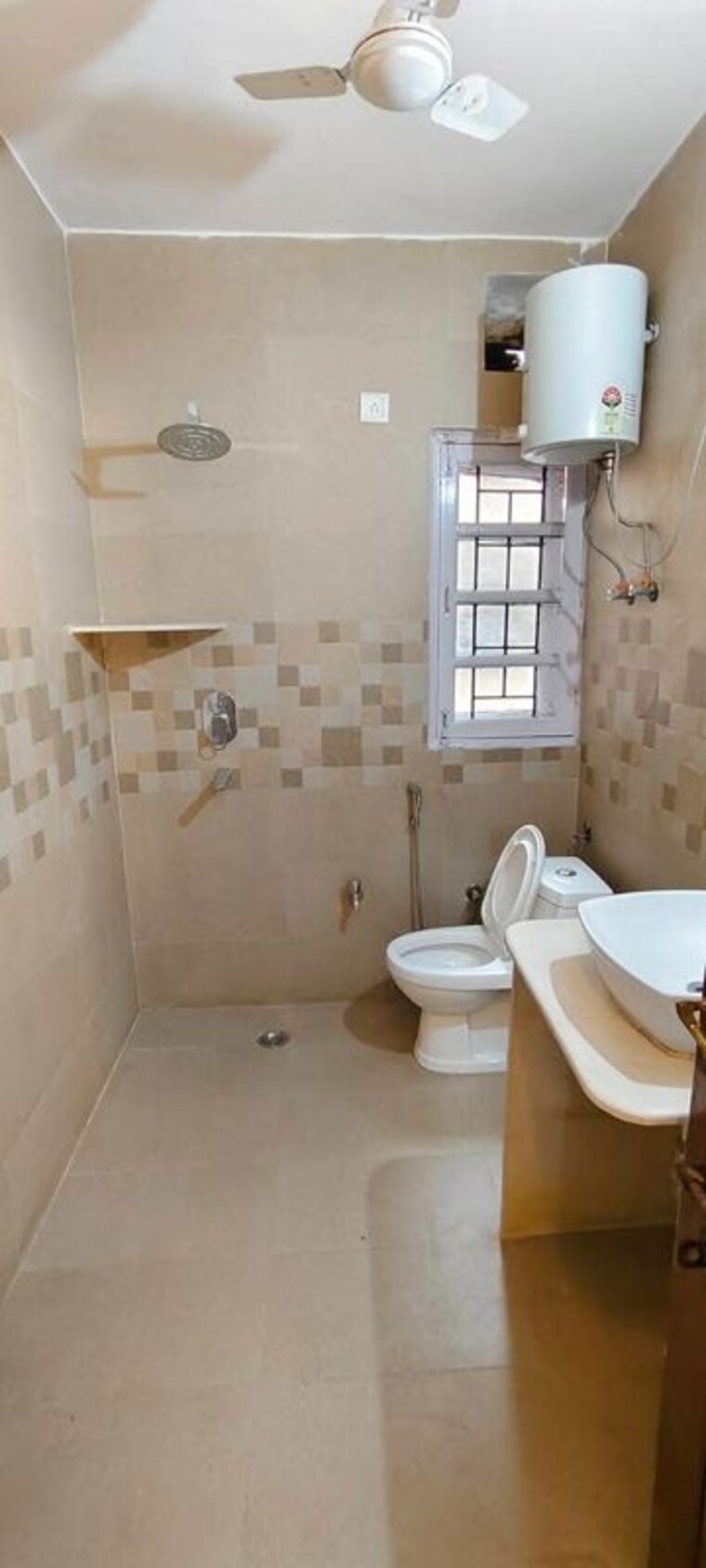 Bathroom, sector 5 1.5 Bedroom 985 Sq.Ft. Apartment In Sector 5 Gurgaon 10022495