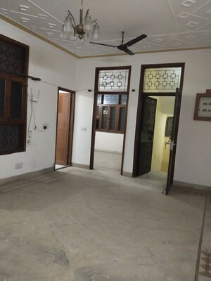 Room in 3 BHK Independent House at Niti Khand I – for Rent