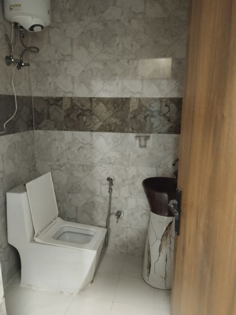 Bathroom, niti khand i 3 Bedroom 1350 Sq.Ft. Independent House In Niti Khand I Ghaziabad 10022502