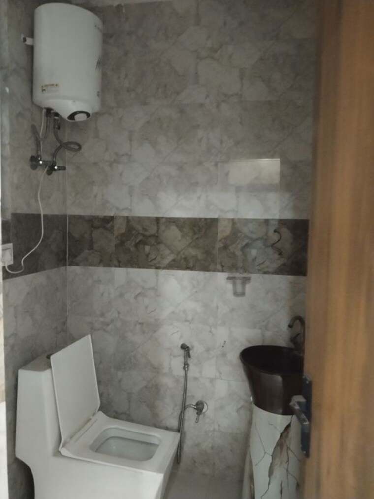 Bathroom, niti khand i 3 Bedroom 1350 Sq.Ft. Independent House In Niti Khand I Ghaziabad 10022502