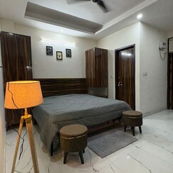 1 RkBuilder Floor For Rent in DLF City Phase III