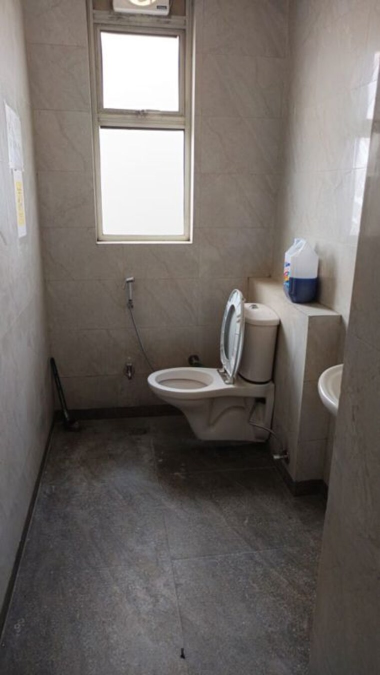 Bathroom, sector 16 Commercial Office Space 3000 Sq.Ft. In Sector 16 Noida 10022578