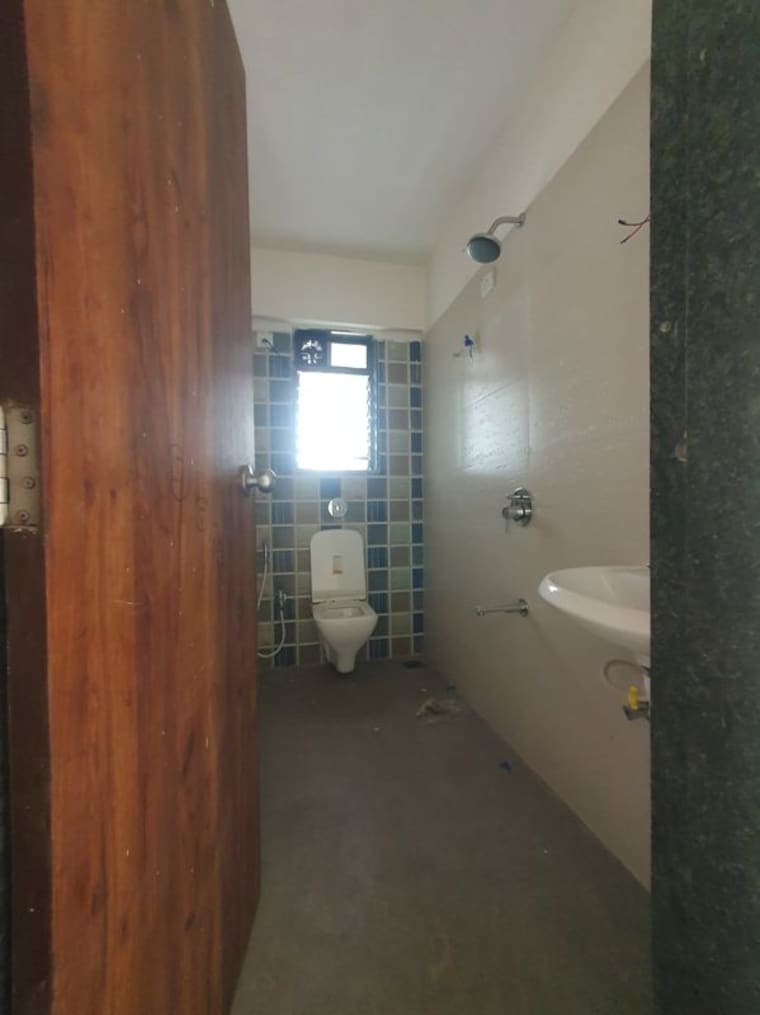 Bathroom, kurla east 1 Bedroom 660 Sq.Ft. Apartment In Kurla East Mumbai 10022592