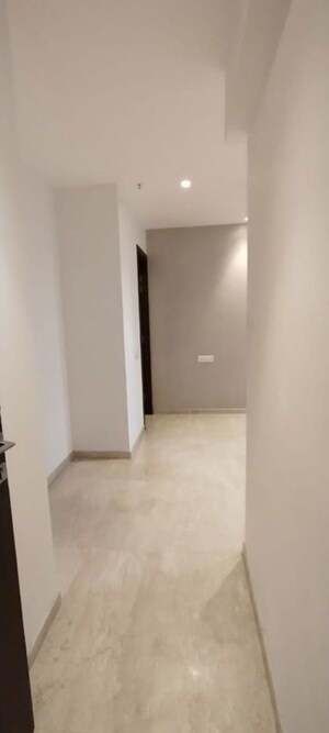 Room in 2 BHK Apartment at Hiranandani Castle Rock, Powai – for Rent
