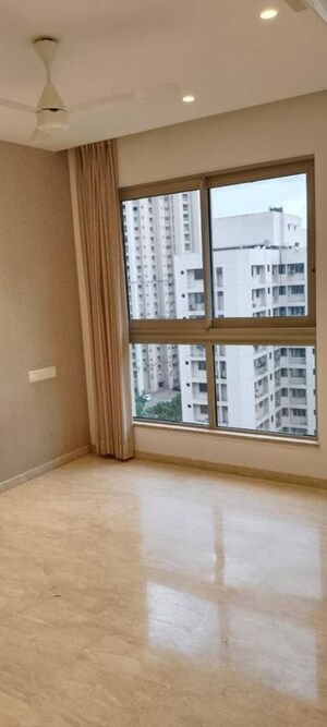Room in 2 BHK Apartment at Hiranandani Castle Rock, Powai – for Rent