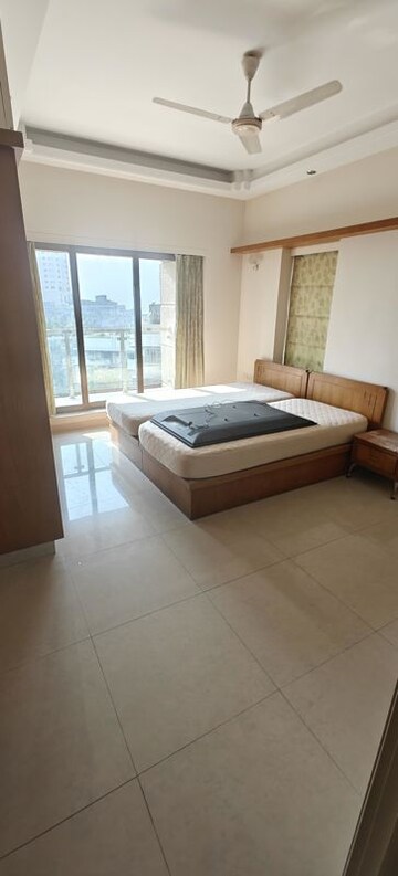 Bedroom in 4 BHK Apartment at Tata Petit Towers, Peddar Road – for Rent