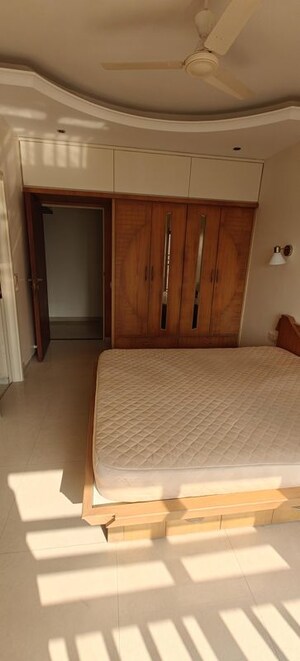 Bedroom in 4 BHK Apartment at Tata Petit Towers, Peddar Road – for Rent