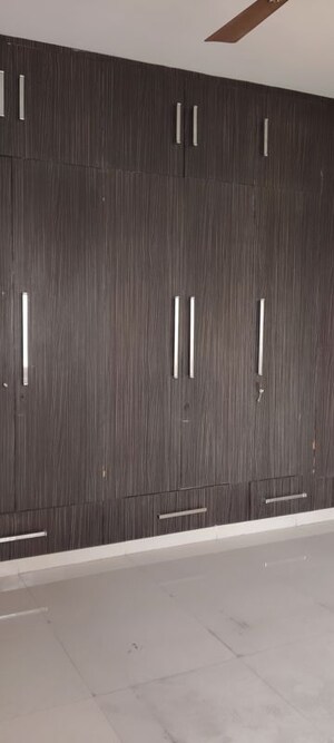 Furnished Amenities in 2 BHK Apartment at BPTP Park Grandeura, Sector 82 – for Sale