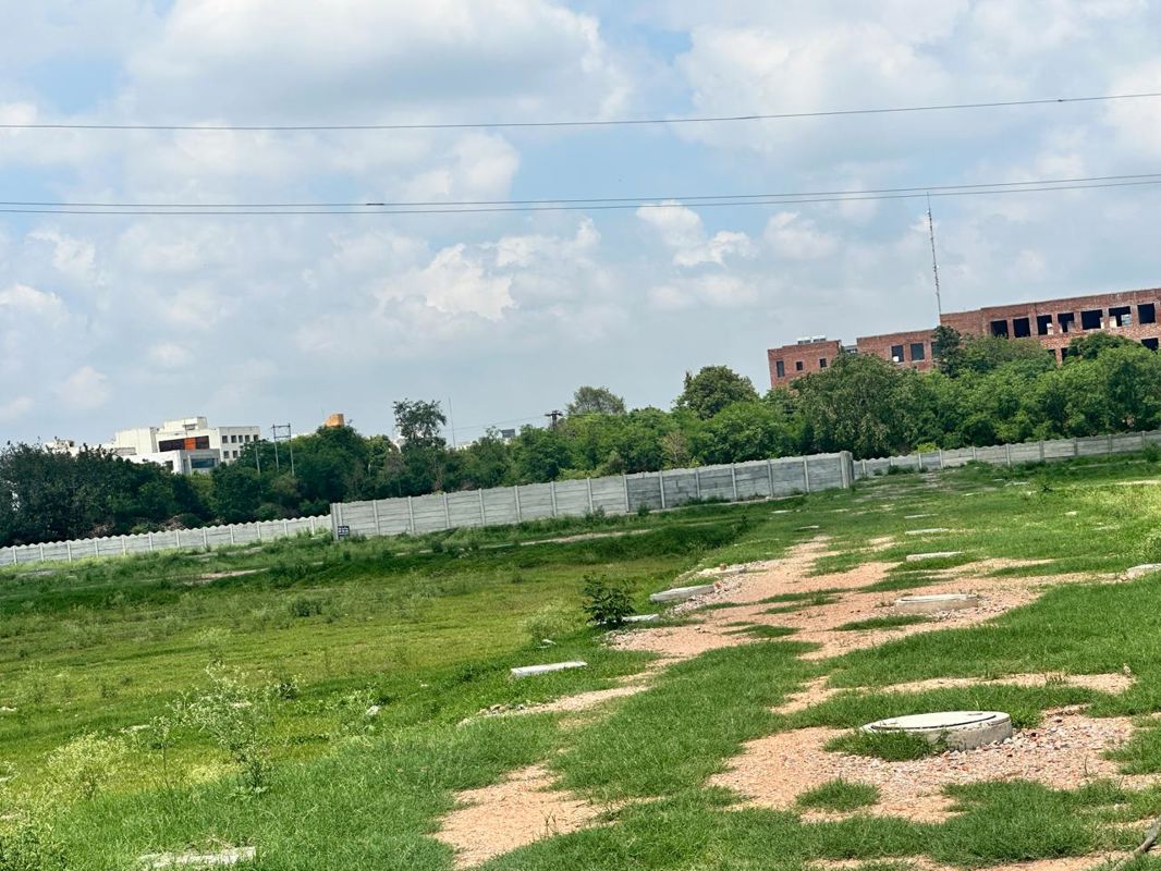 Plot For Sale in Jewar
