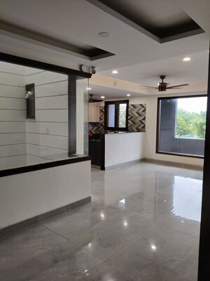 Room in 4 BHK Builder Floor at Sector 85 – for Sale