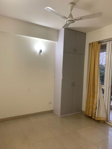 Room in 3.5 BHK Apartment at Emaar Emerald Estate, Sector 65 – for Rent