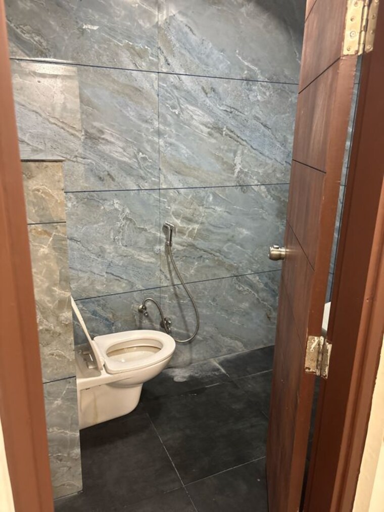 Bathroom, ratan-galaxy 3 Bedroom 1917 Sq.Ft. Apartment In Lalbagh Lucknow 10022710