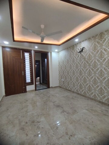 Room in 4 BHK Builder Floor at Parklands, Sector 85 – for Sale