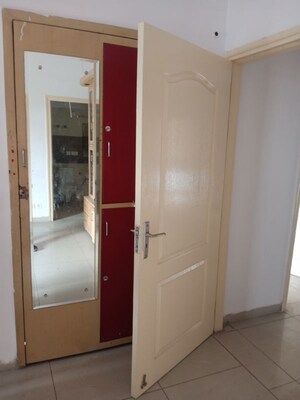 Room in 2 BHK Apartment at Stellar Mi Citihomes, Omicron Iii Greater Noida – for Sale