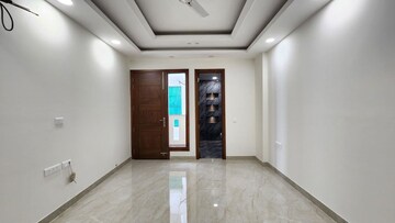 Room in 3 BHK Builder Floor at Parklands, Sector 85 – for Sale