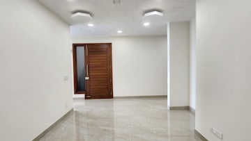 Room in 3 BHK Builder Floor at Parklands, Sector 85 – for Sale