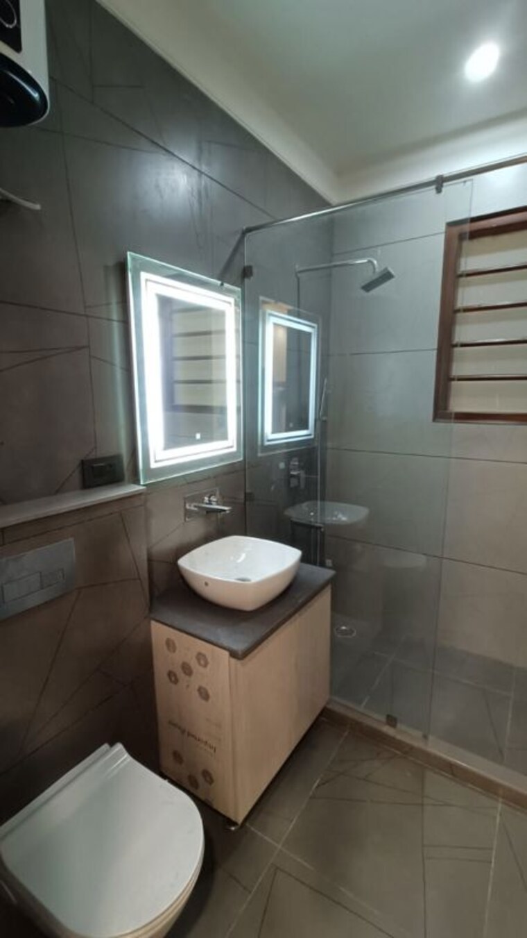 Bathroom, parklands 3 Bedroom 250 Sq.Yd. Builder Floor In Sector 85 Faridabad 10022201