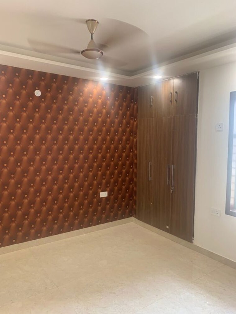 Room, parklands 4 Bedroom 250 Sq.Yd. Builder Floor In Sector 85 Faridabad 10022172