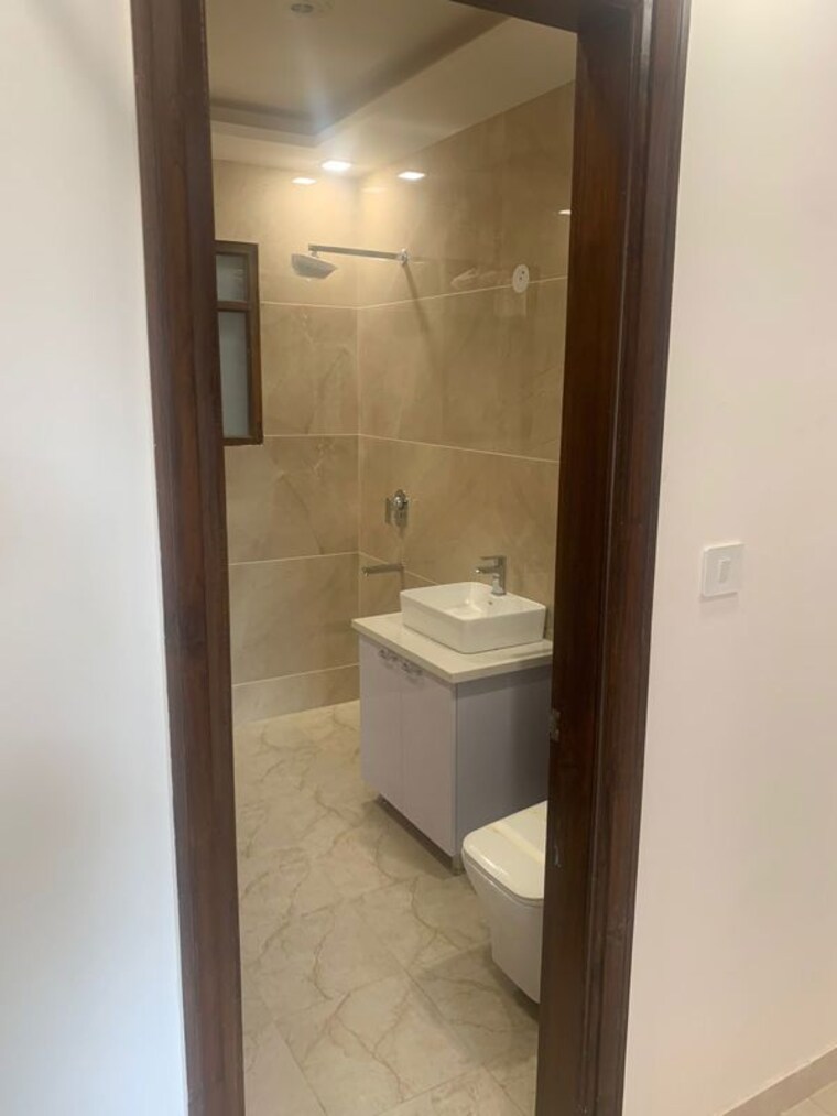 Bathroom, parklands 4 Bedroom 250 Sq.Yd. Builder Floor In Sector 85 Faridabad 10022172