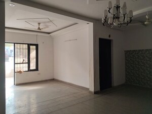 Room in 2 BHK Builder Floor at Green Fields Colony – for Rent
